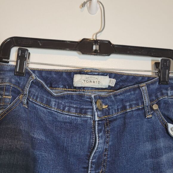 Torrid Distressed Skinny Jeans 20 - Picture 2 of 11